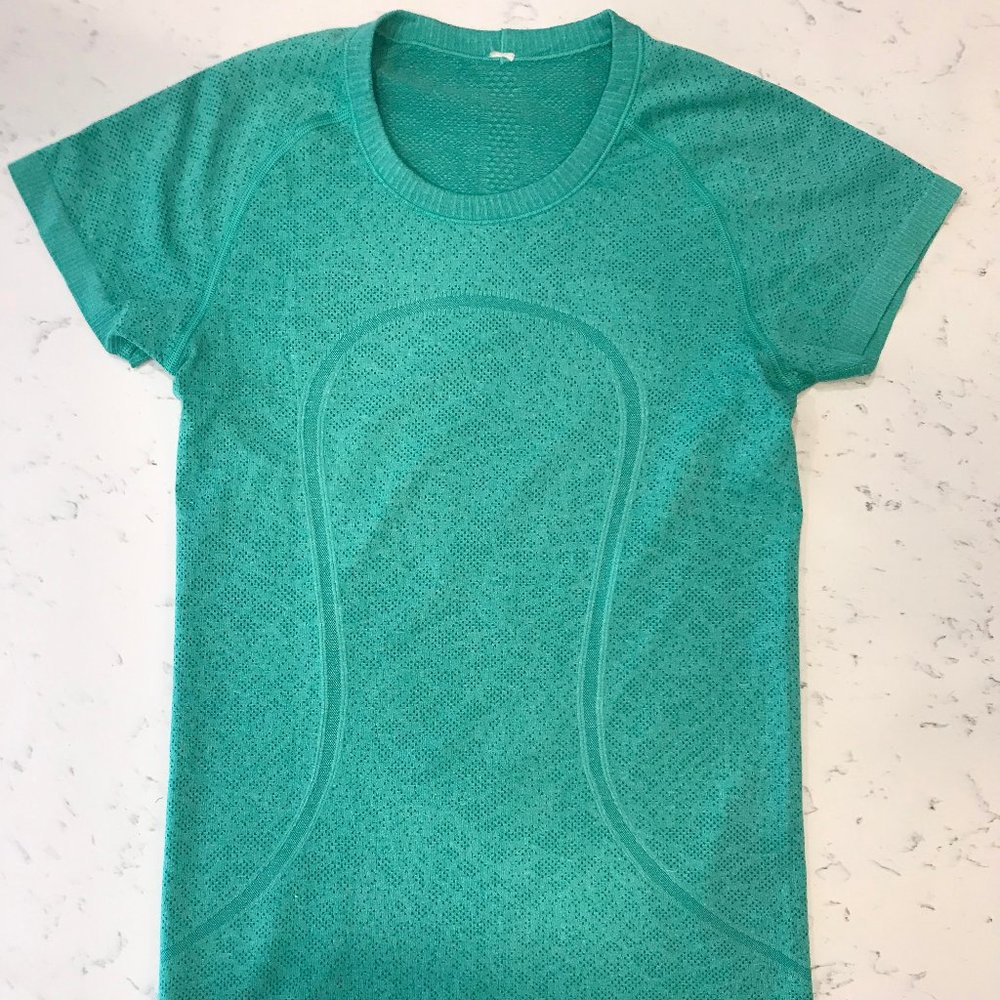 Lululemon Swiftly Tech Short Sleeve Crew Size 6